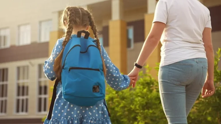 6 passos para ajudar seu filho a se adaptar a uma nova escola