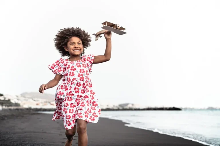 Conheça as vantagens dos brinquedos feitos com materiais naturais
