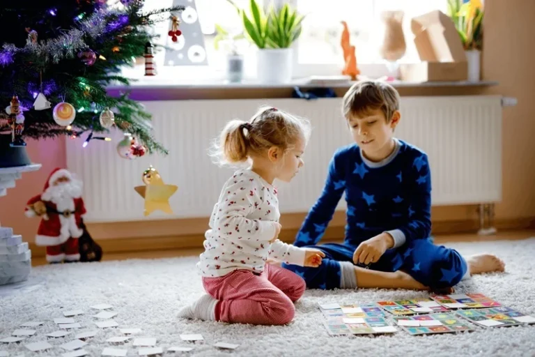 4 benefícios de jogar Card Games na infância e adolescência