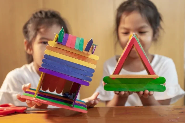 Entenda o conceito de brinquedo não estruturado