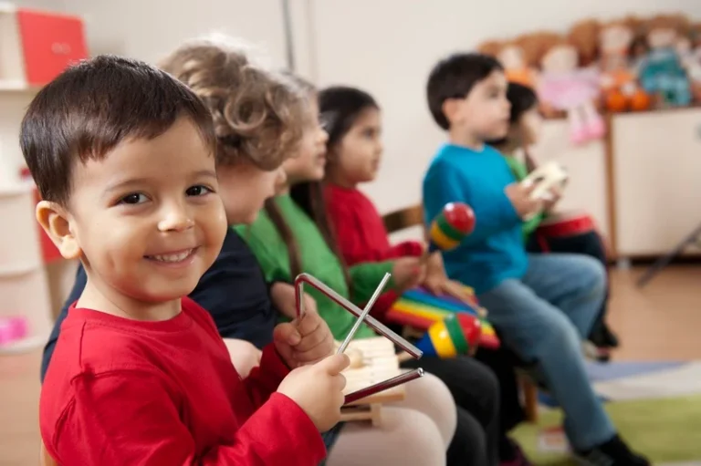 Quais os benefícios de trabalhar a música na educação infantil?