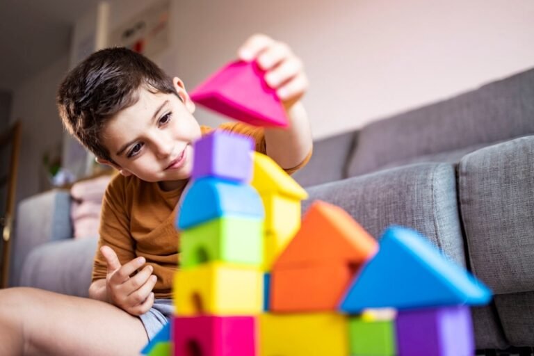 Brinquedos infantis como ferramentas educativas