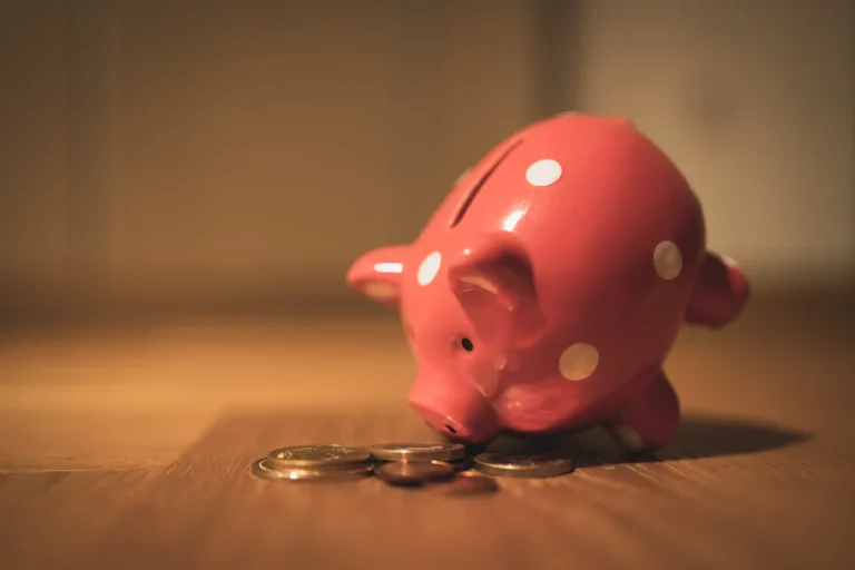 Educação financeira: 7 dicas para ensinar seu filho a lidar com o dinheiro