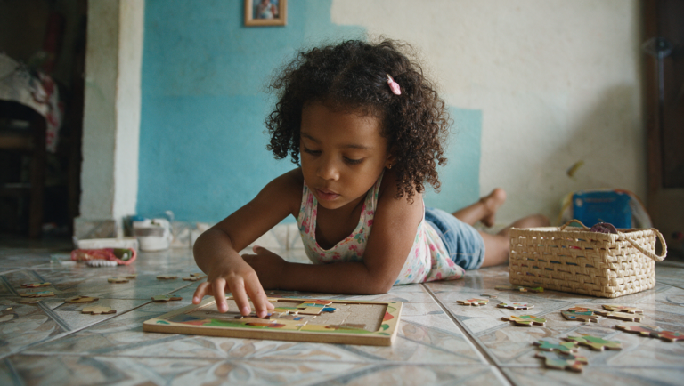 Brinquedos Sensoriais para Bebês: para que servem de verdade (e o que é só marketing)